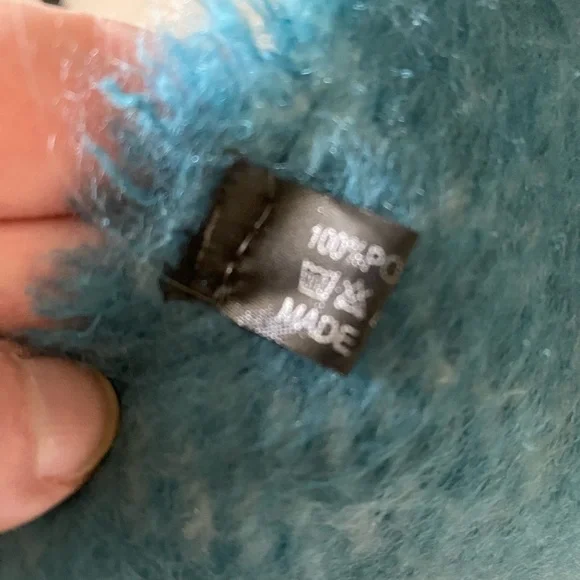 Colourful soft statement scarf - Picture 5 of 5